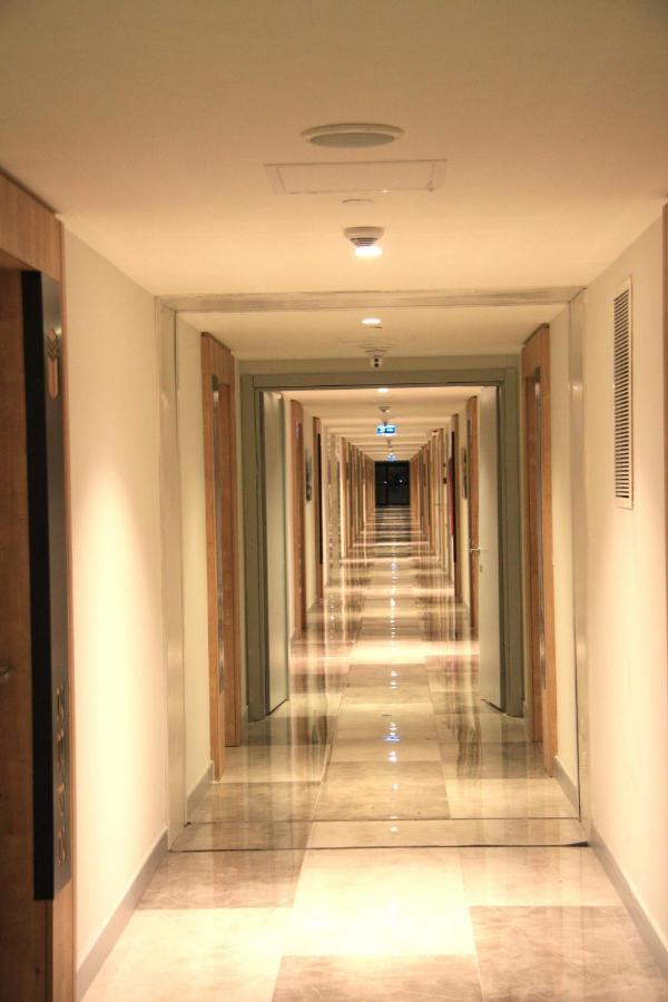 Orbi City Suite With Sea View Batoemi Buitenkant foto