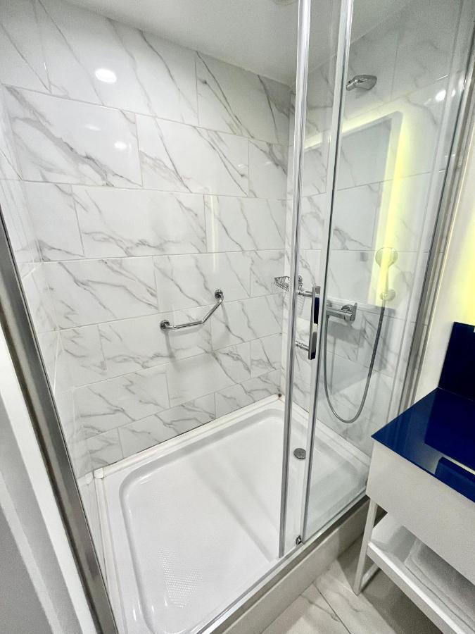 Orbi City Suite With Sea View Batoemi Buitenkant foto