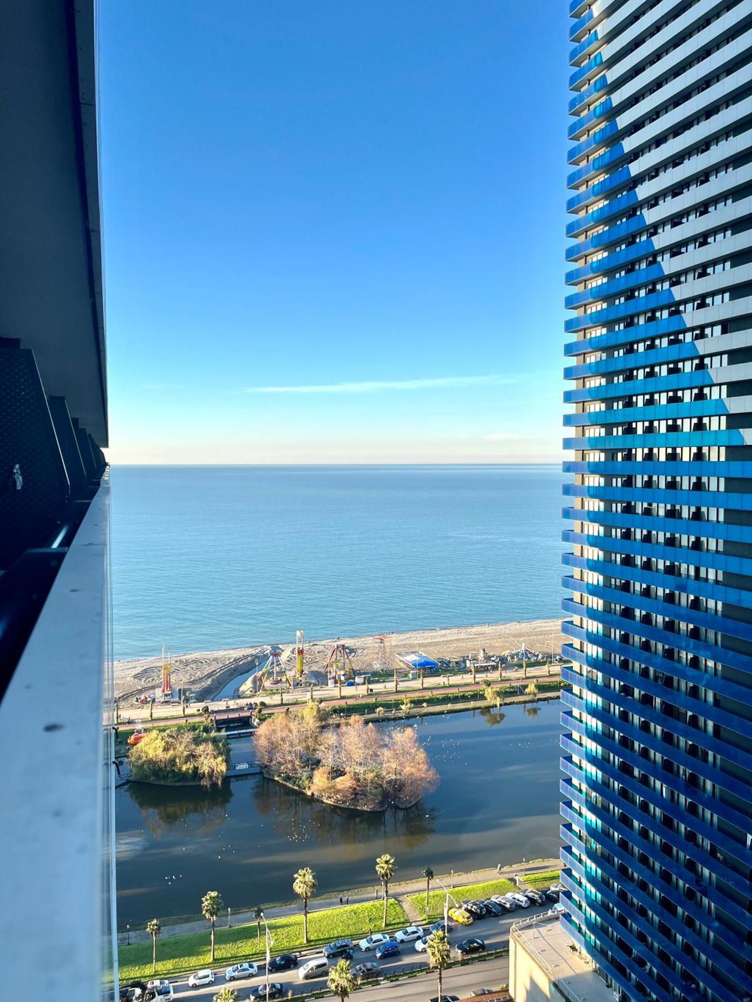 Orbi City Suite With Sea View Batoemi Buitenkant foto