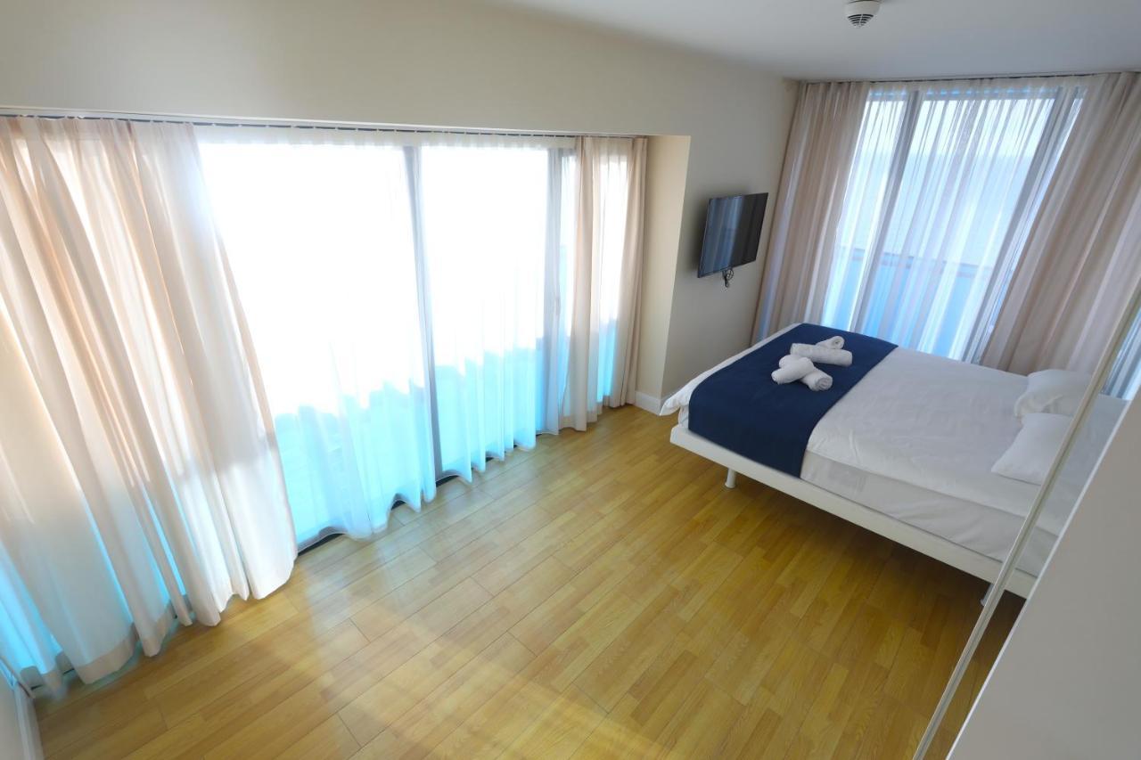 Orbi City Suite With Sea View Batoemi Buitenkant foto