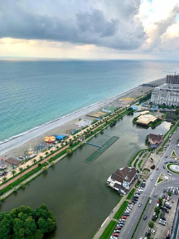 Orbi City Suite With Sea View Batoemi Buitenkant foto