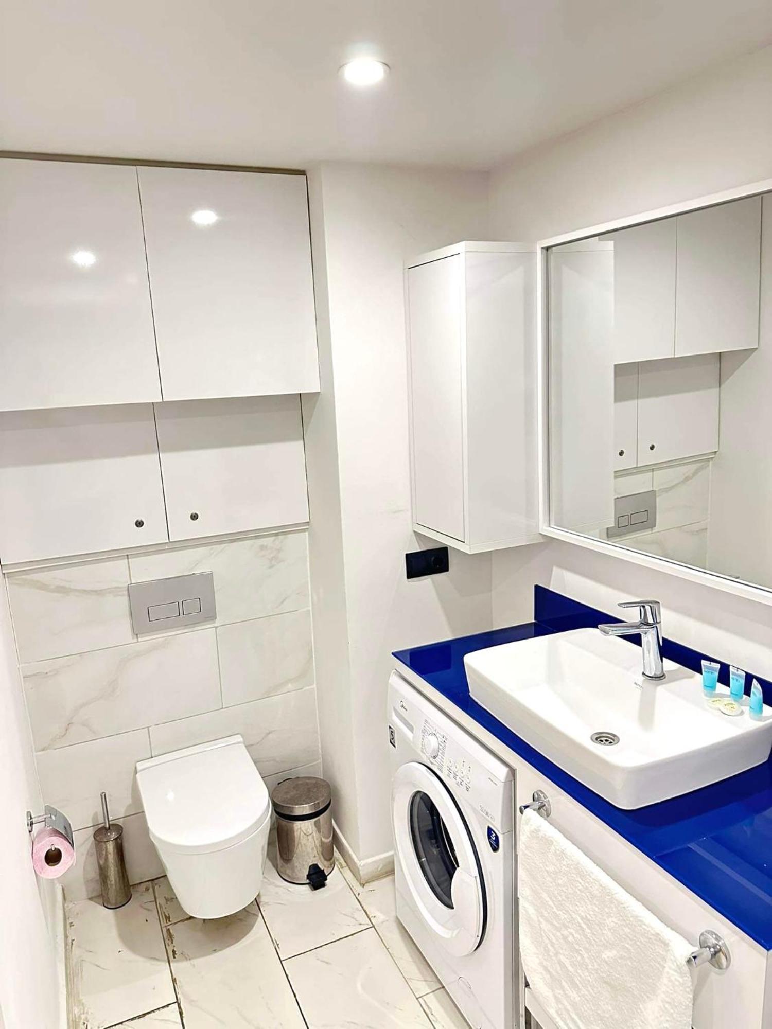 Orbi City Suite With Sea View Batoemi Buitenkant foto