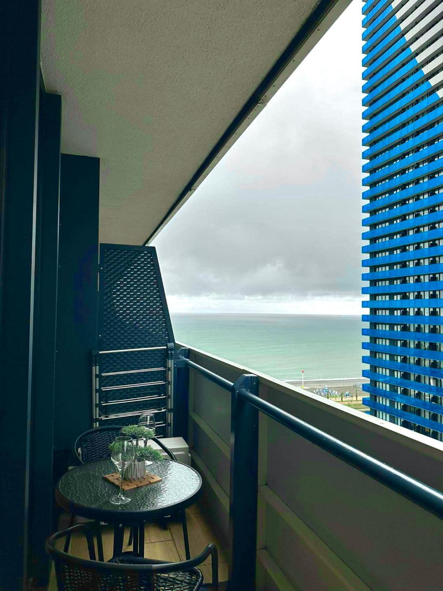 Orbi City Suite With Sea View Batoemi Buitenkant foto
