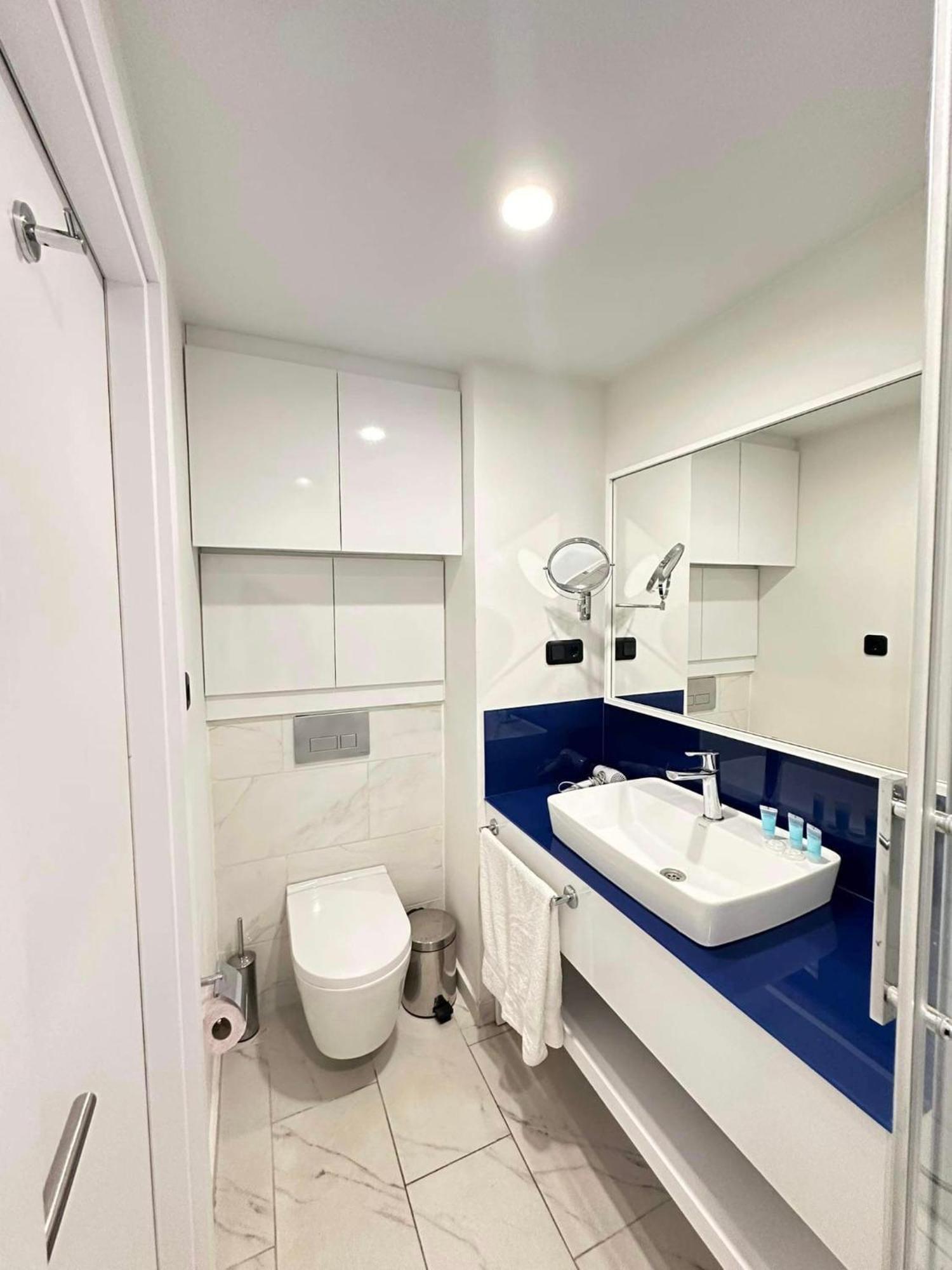 Orbi City Suite With Sea View Batoemi Buitenkant foto