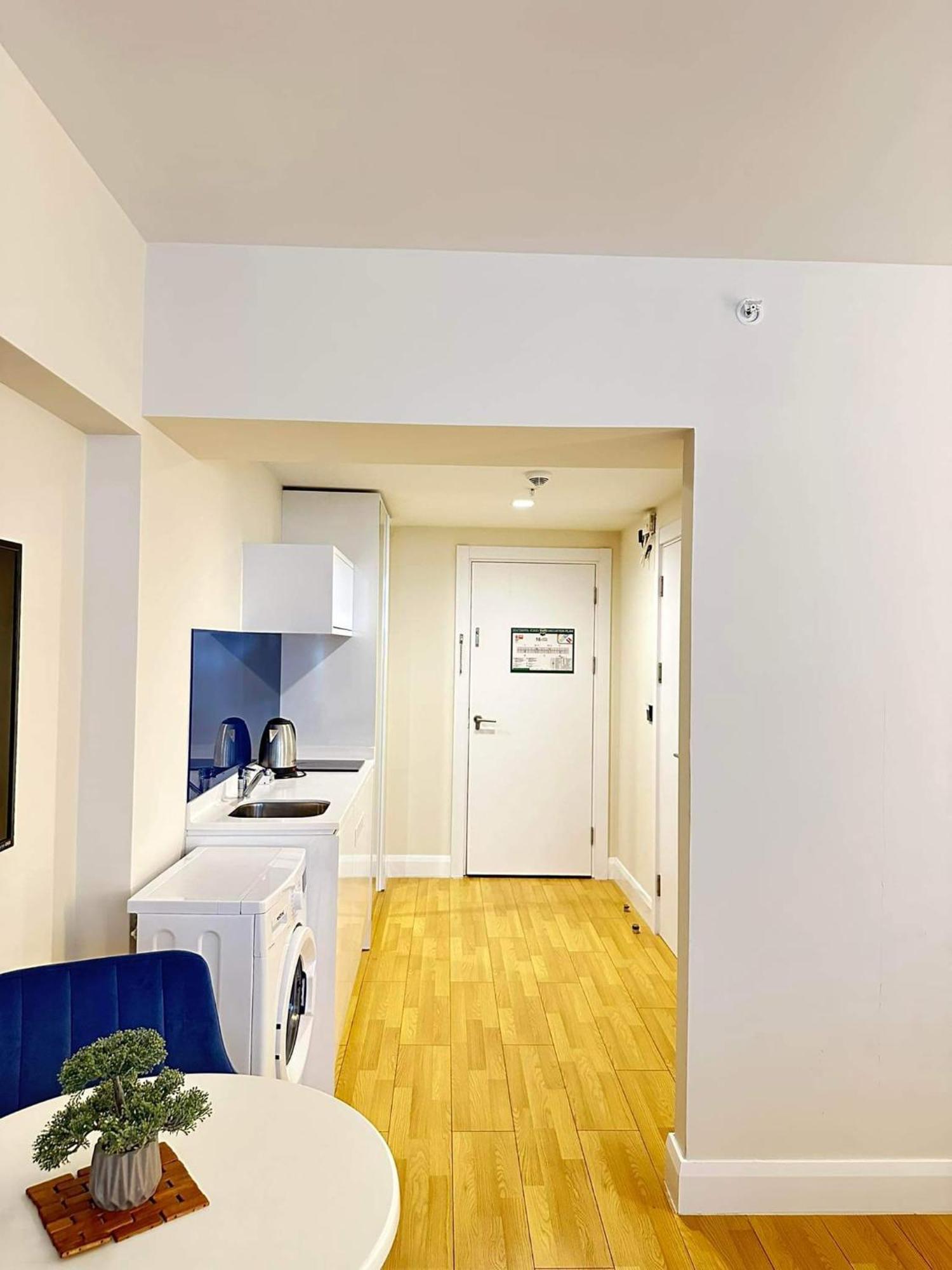 Orbi City Suite With Sea View Batoemi Buitenkant foto