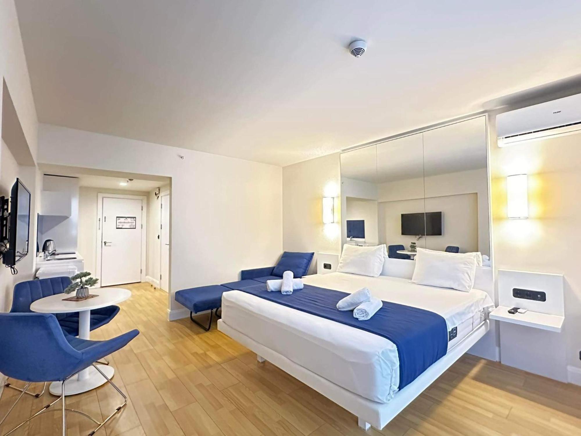 Orbi City Suite With Sea View Batoemi Buitenkant foto