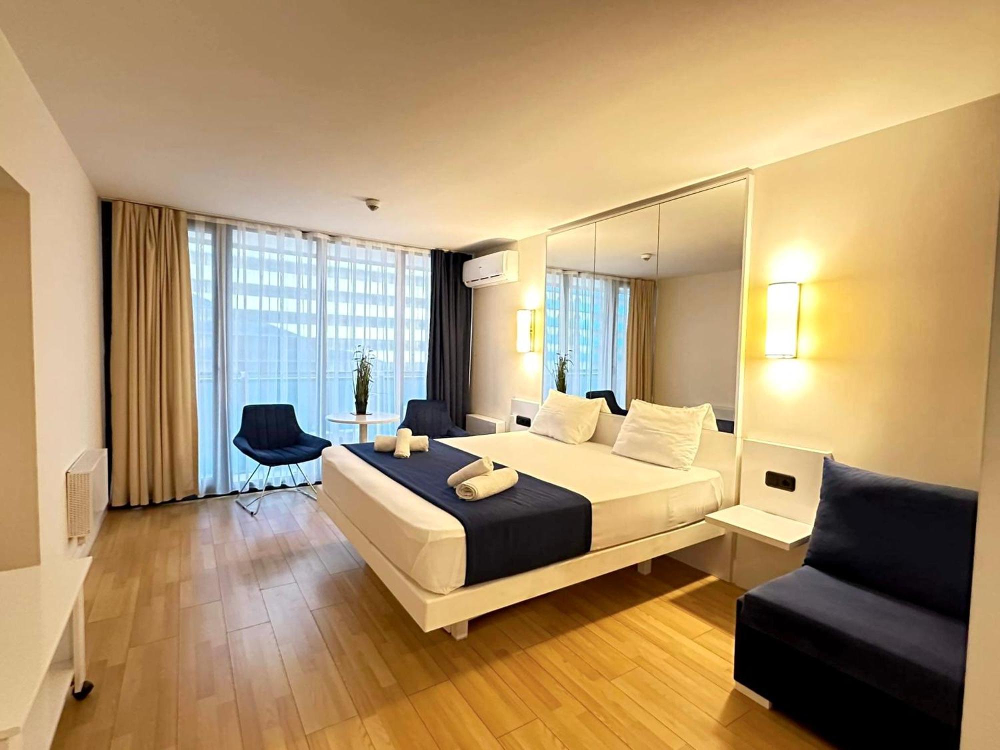 Orbi City Suite With Sea View Batoemi Buitenkant foto