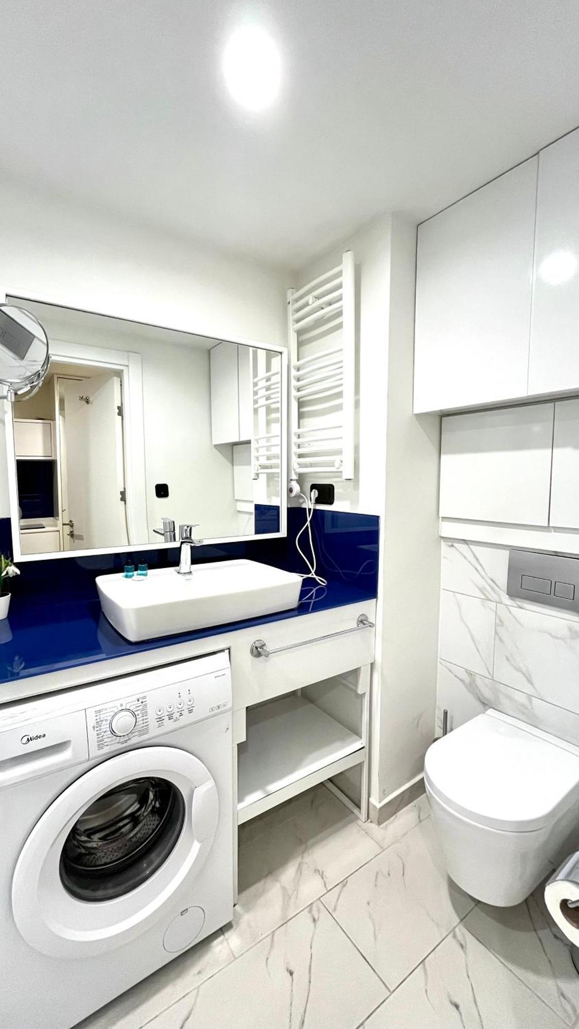 Orbi City Suite With Sea View Batoemi Buitenkant foto