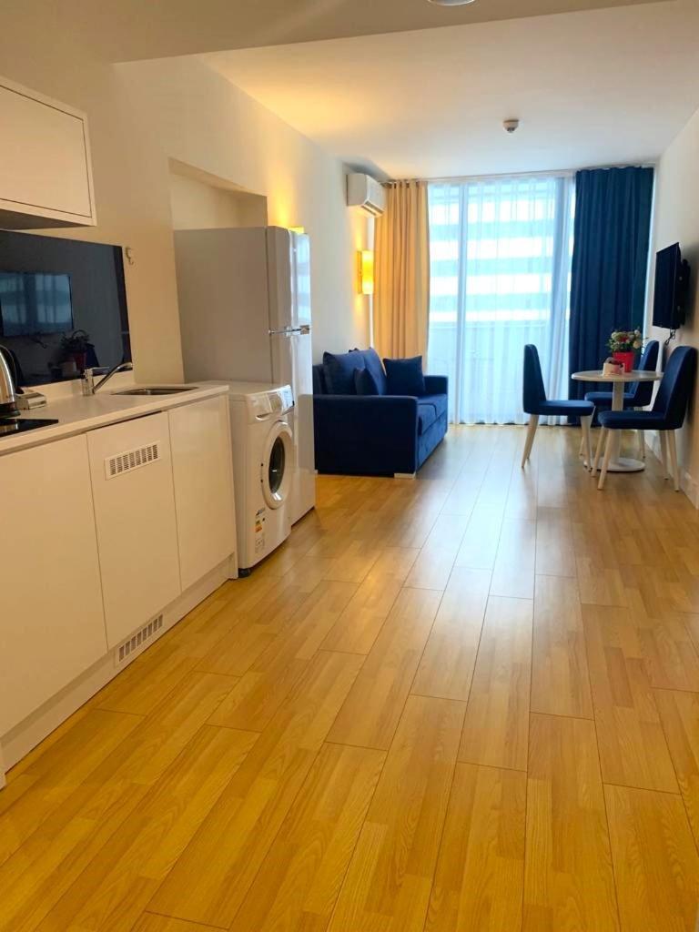 Orbi City Suite With Sea View Batoemi Buitenkant foto